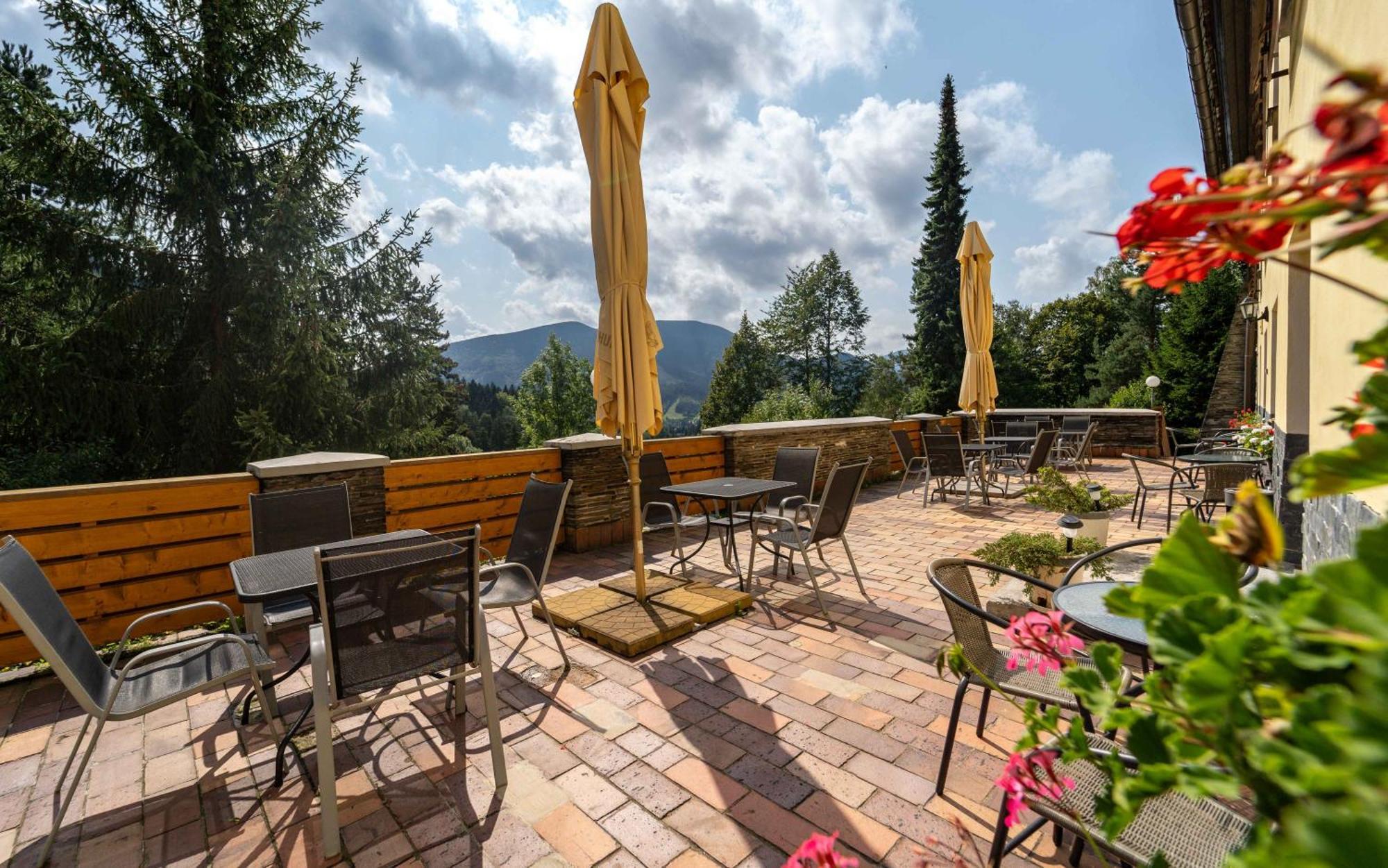 אוסטרביצה Hotel Ondras Z Beskyd מראה חיצוני תמונה